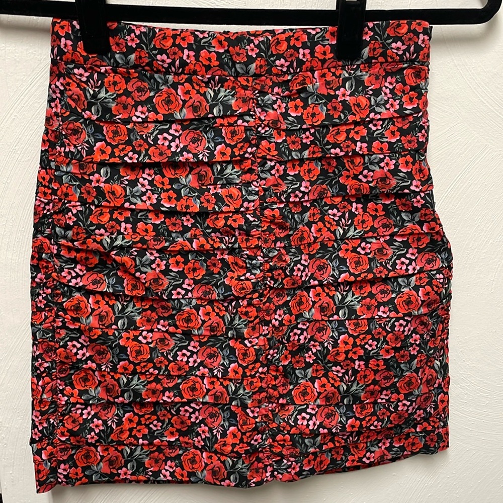 Zara XS rosebud mini skirt NWT